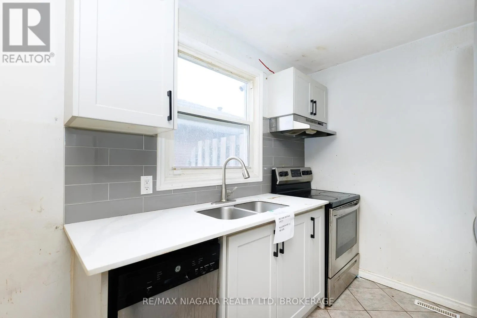 1 - 252 BERTIE STREET #1
