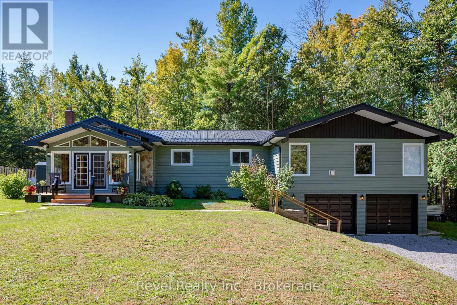 12 ALPINE CRESCENT