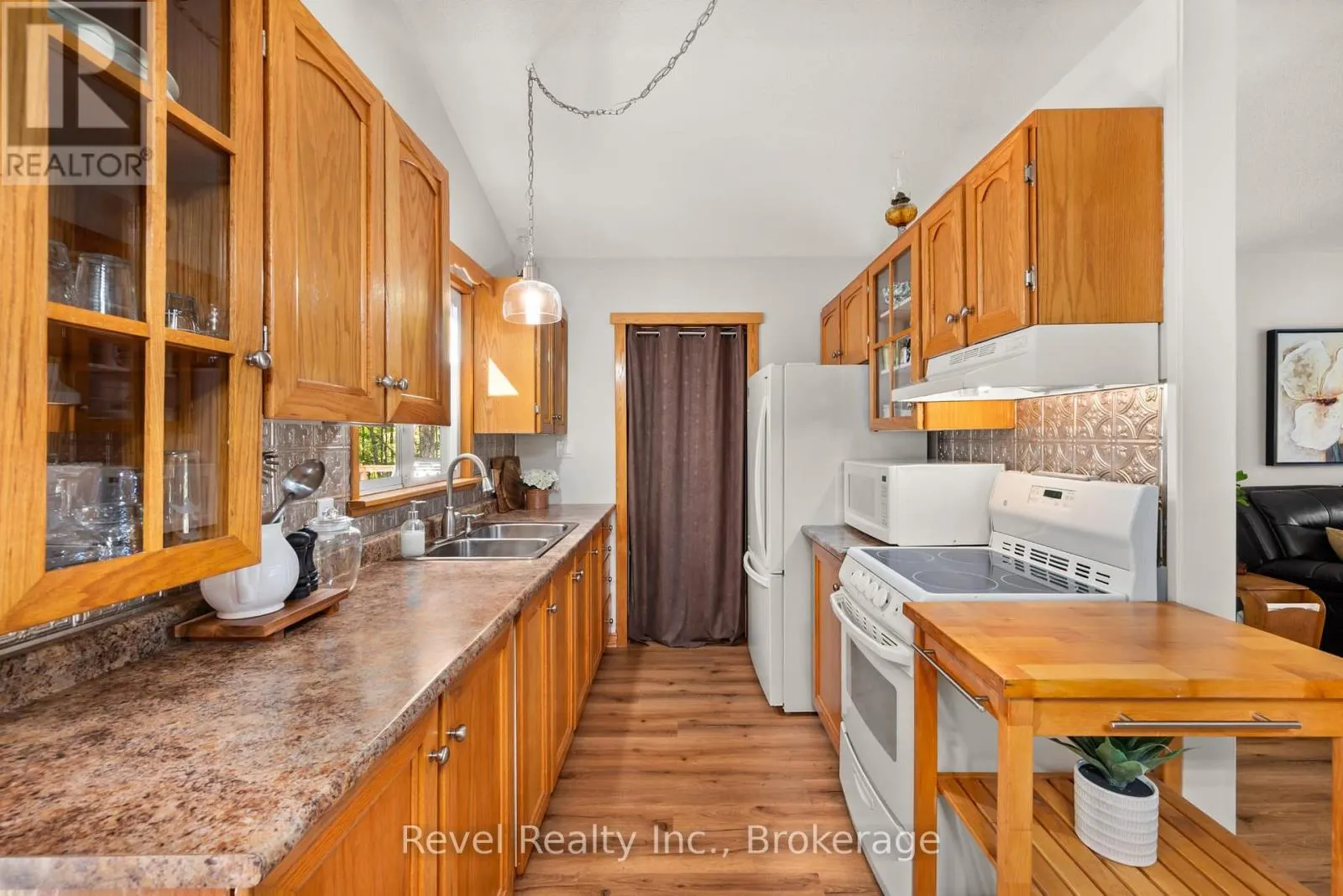 12 ALPINE CRESCENT