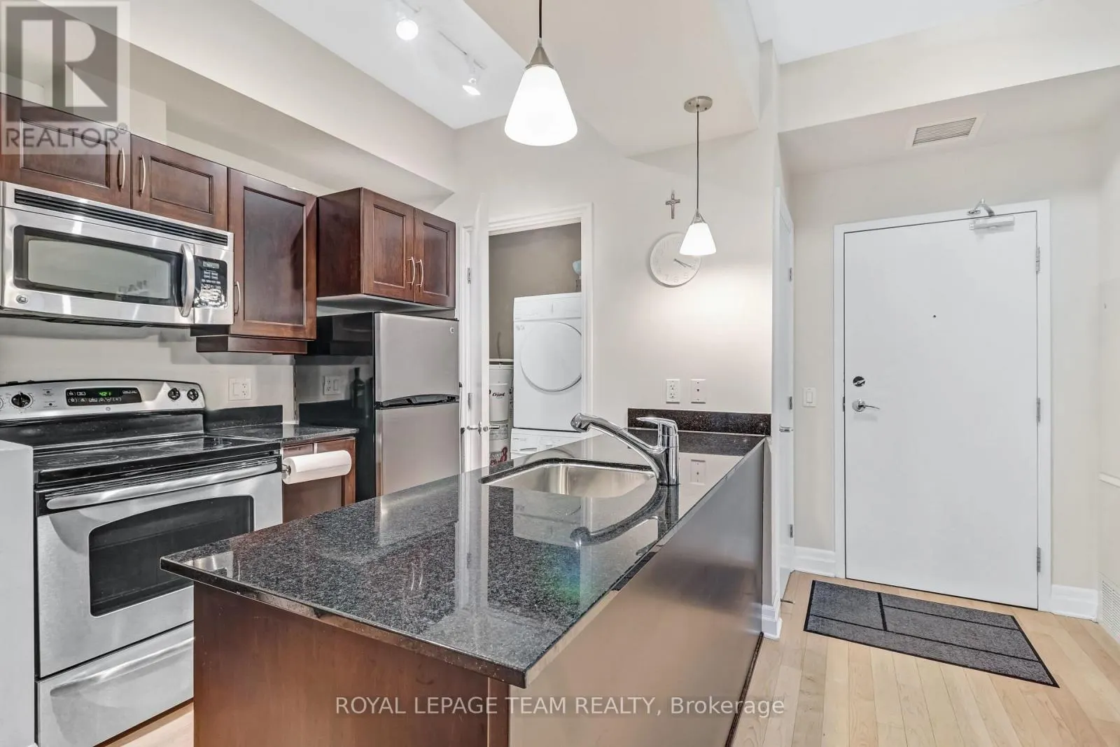 414 - 235 KENT STREET