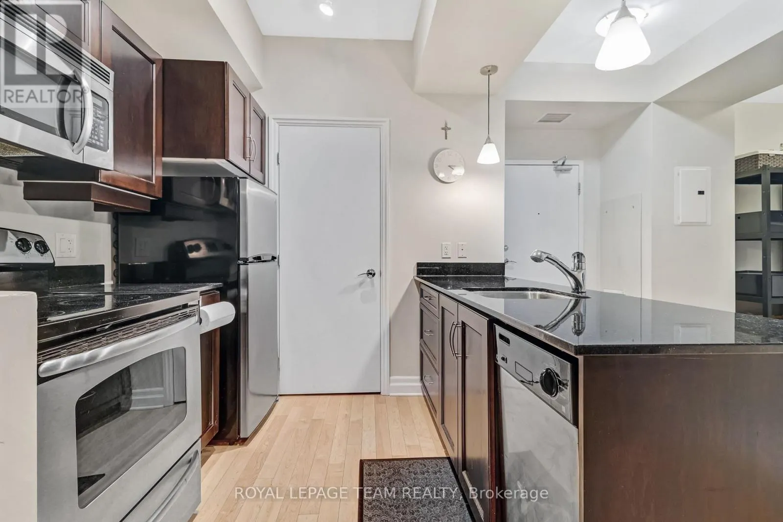 414 - 235 KENT STREET