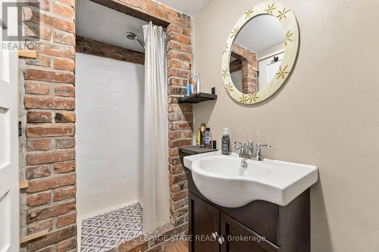 380 HALDIMAND TRAIL