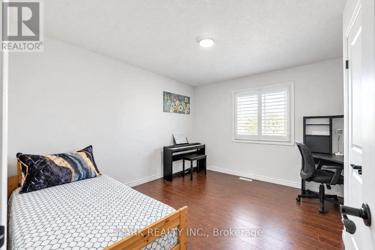 4 CUTTS CRESCENT