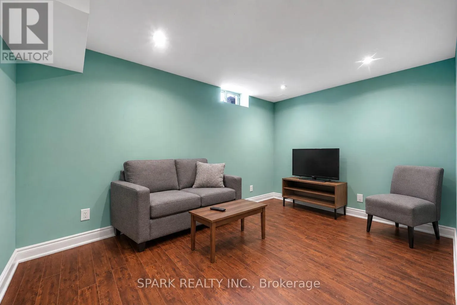 4 CUTTS CRESCENT
