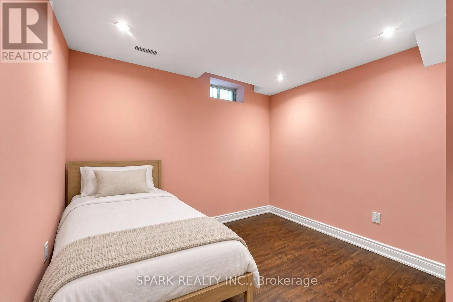 4 CUTTS CRESCENT