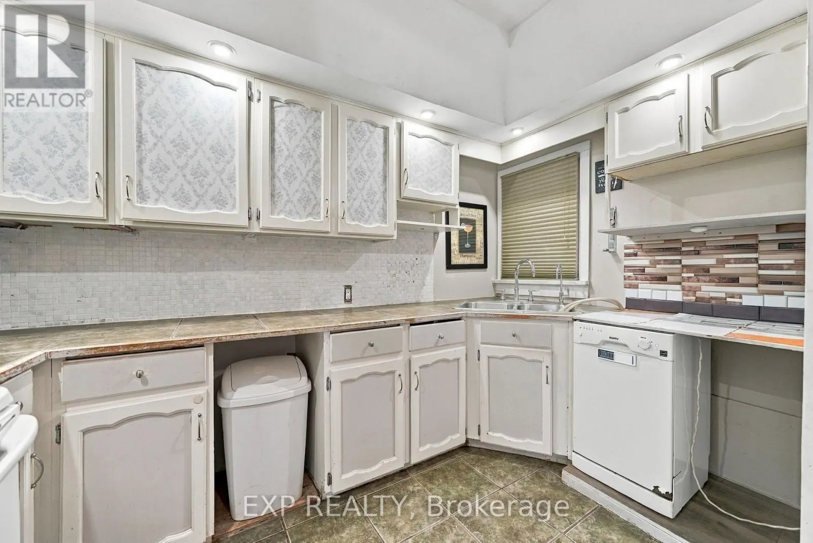 15 MARGERY ROAD