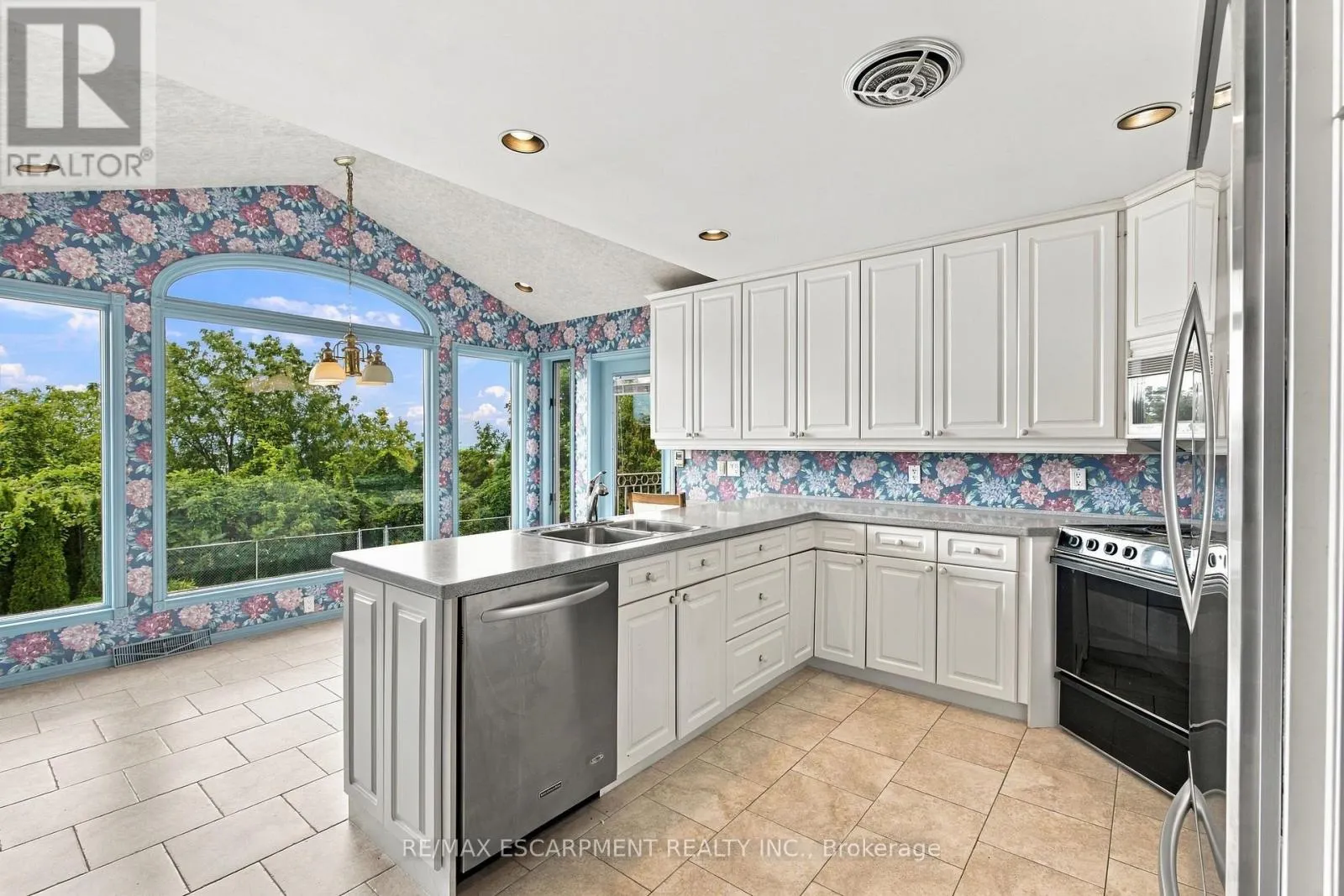 26 LESLIE DRIVE