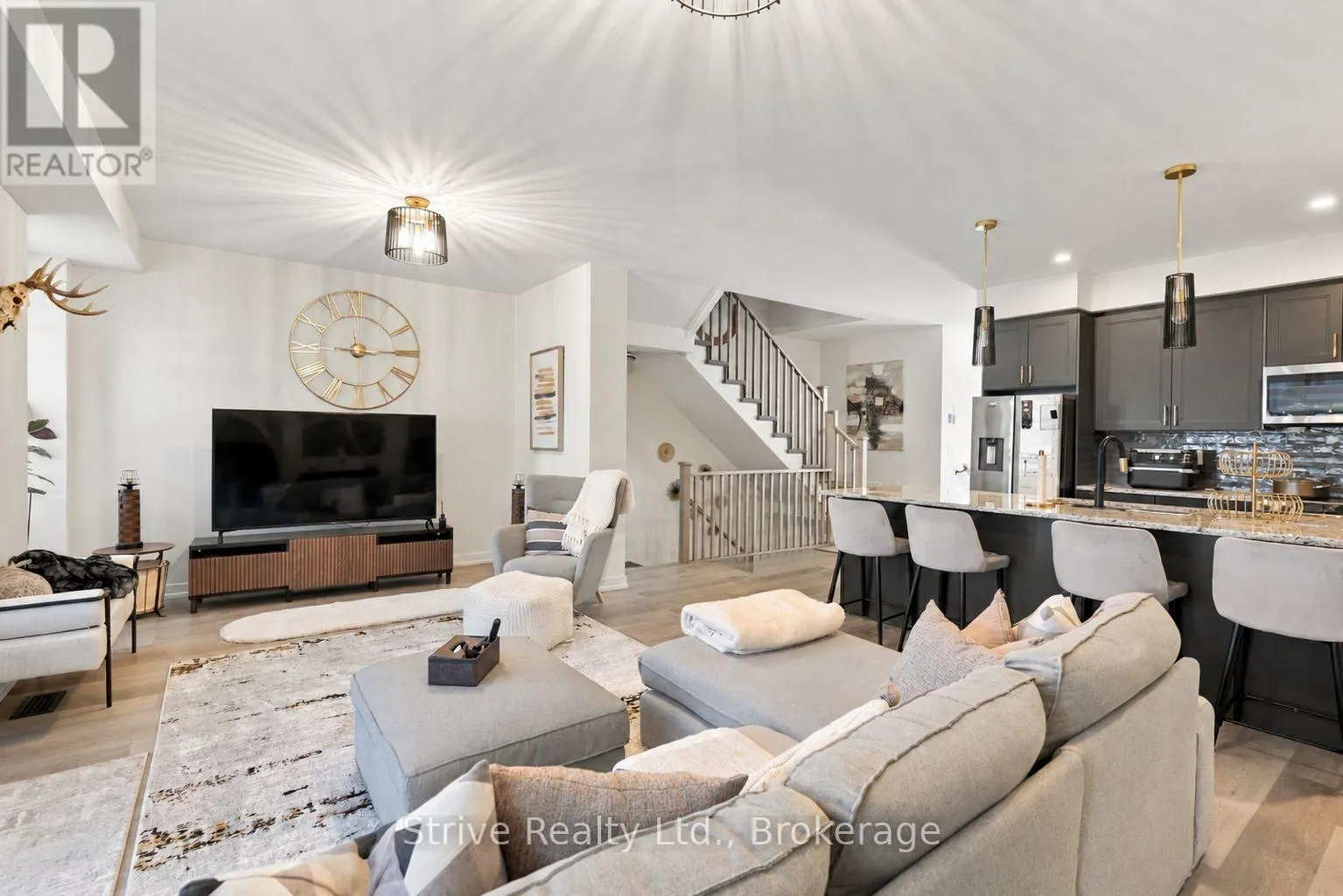 5 - 160 DENSMORE ROAD #5