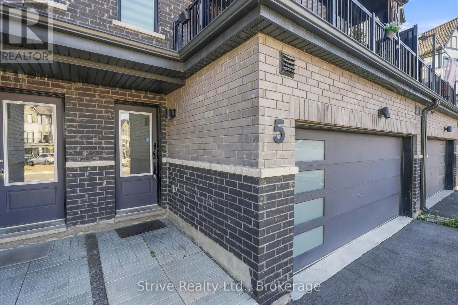 5 - 160 DENSMORE ROAD #5