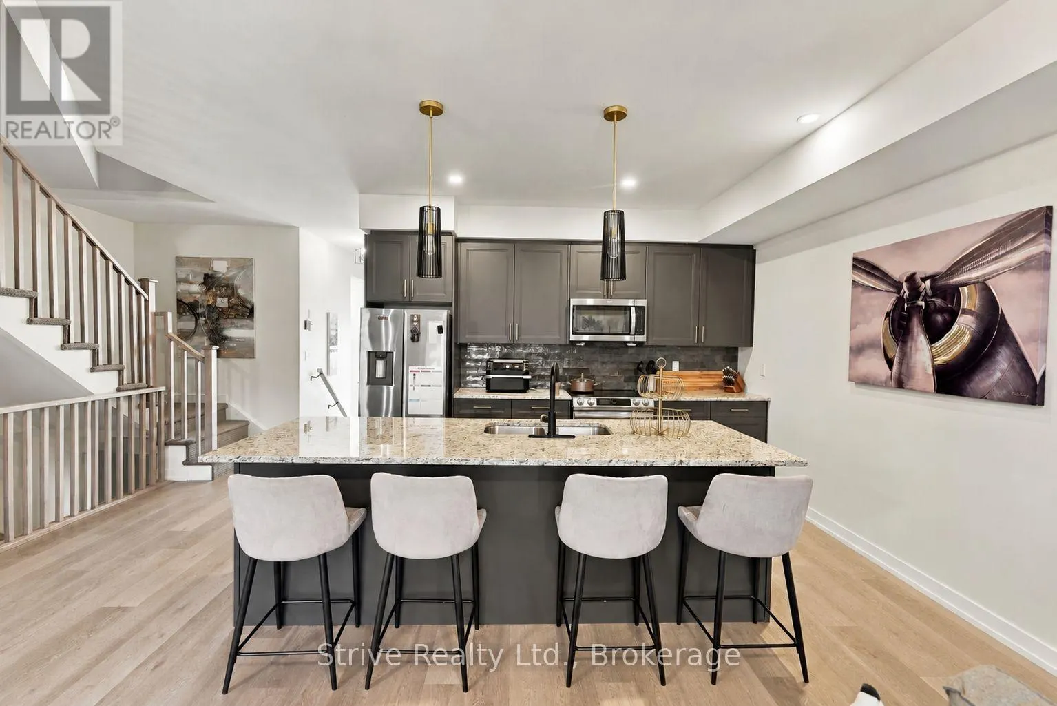 5 - 160 DENSMORE ROAD #5