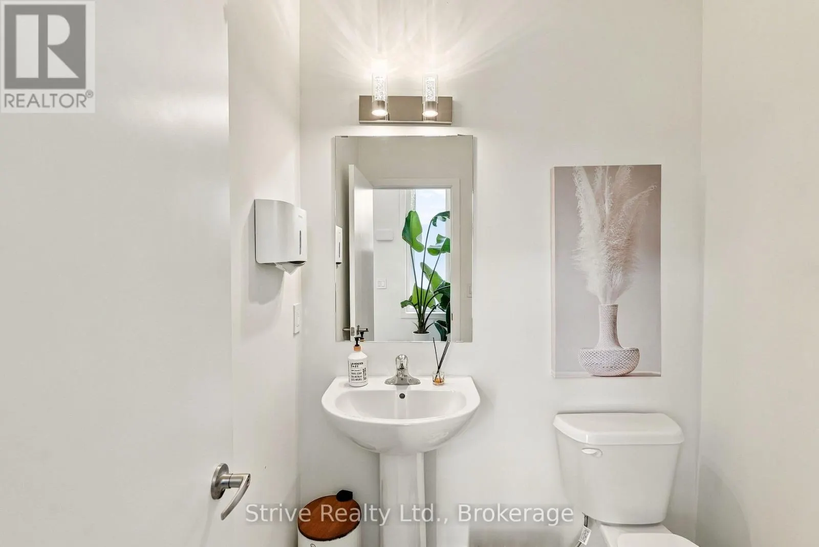 5 - 160 DENSMORE ROAD #5