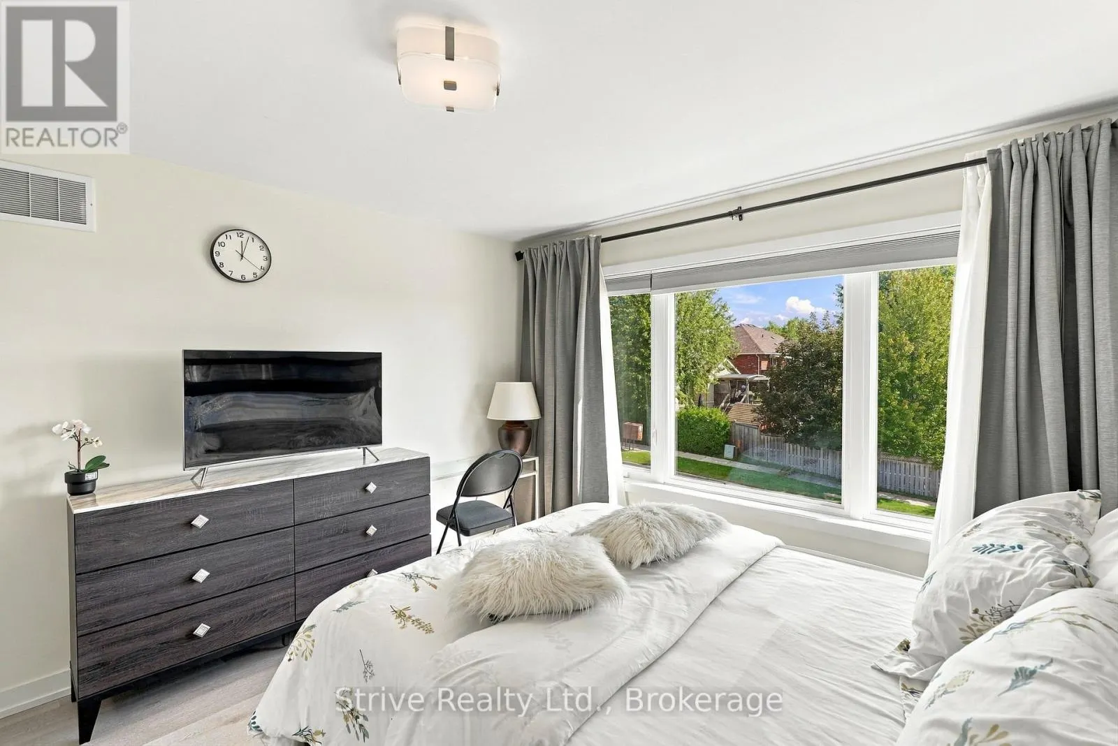 5 - 160 DENSMORE ROAD #5
