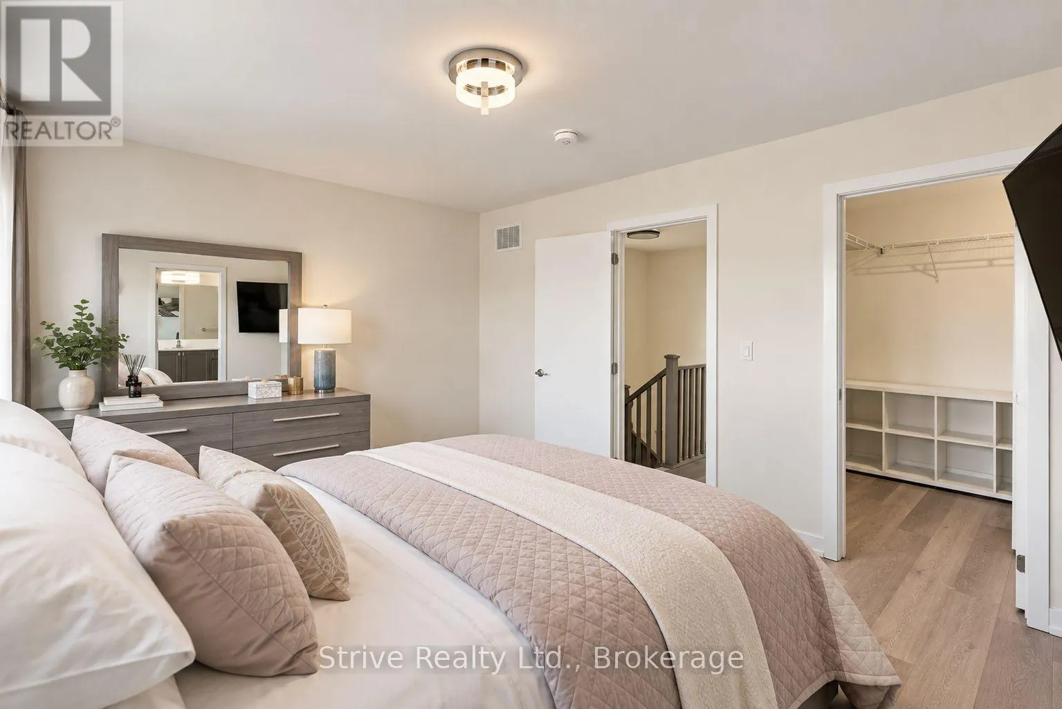 5 - 160 DENSMORE ROAD #5