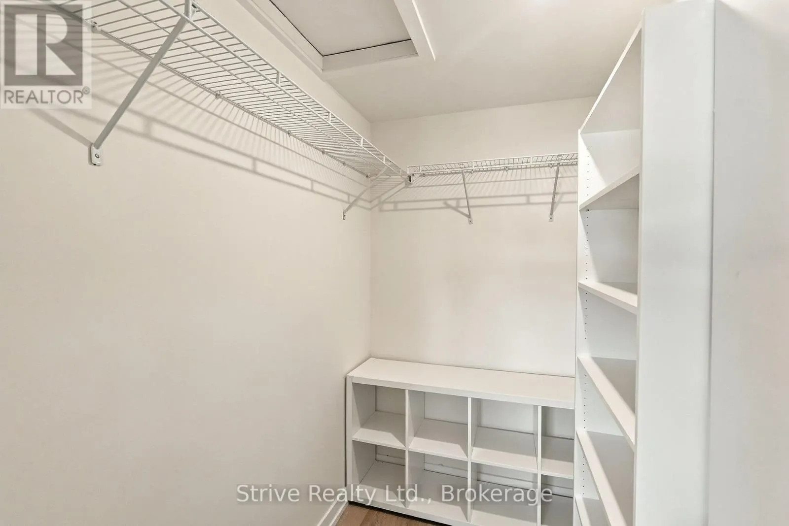 5 - 160 DENSMORE ROAD #5