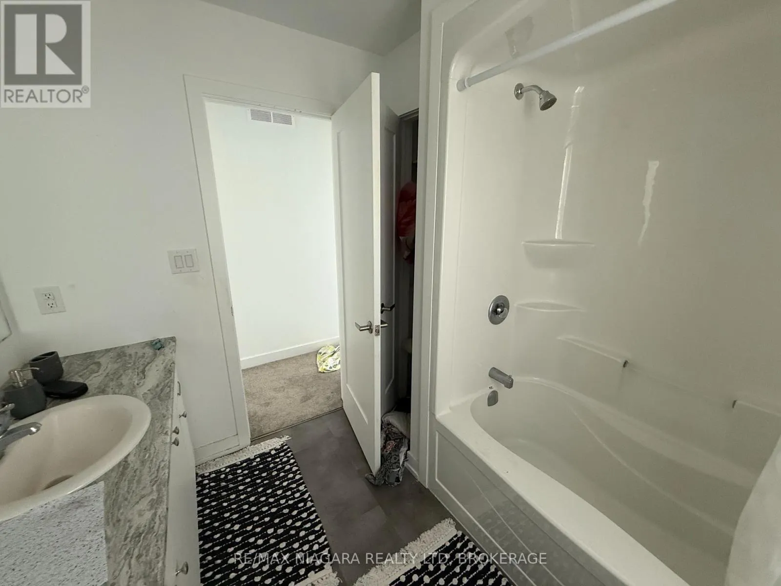 824 - 4263 FOURTH AVENUE #824
