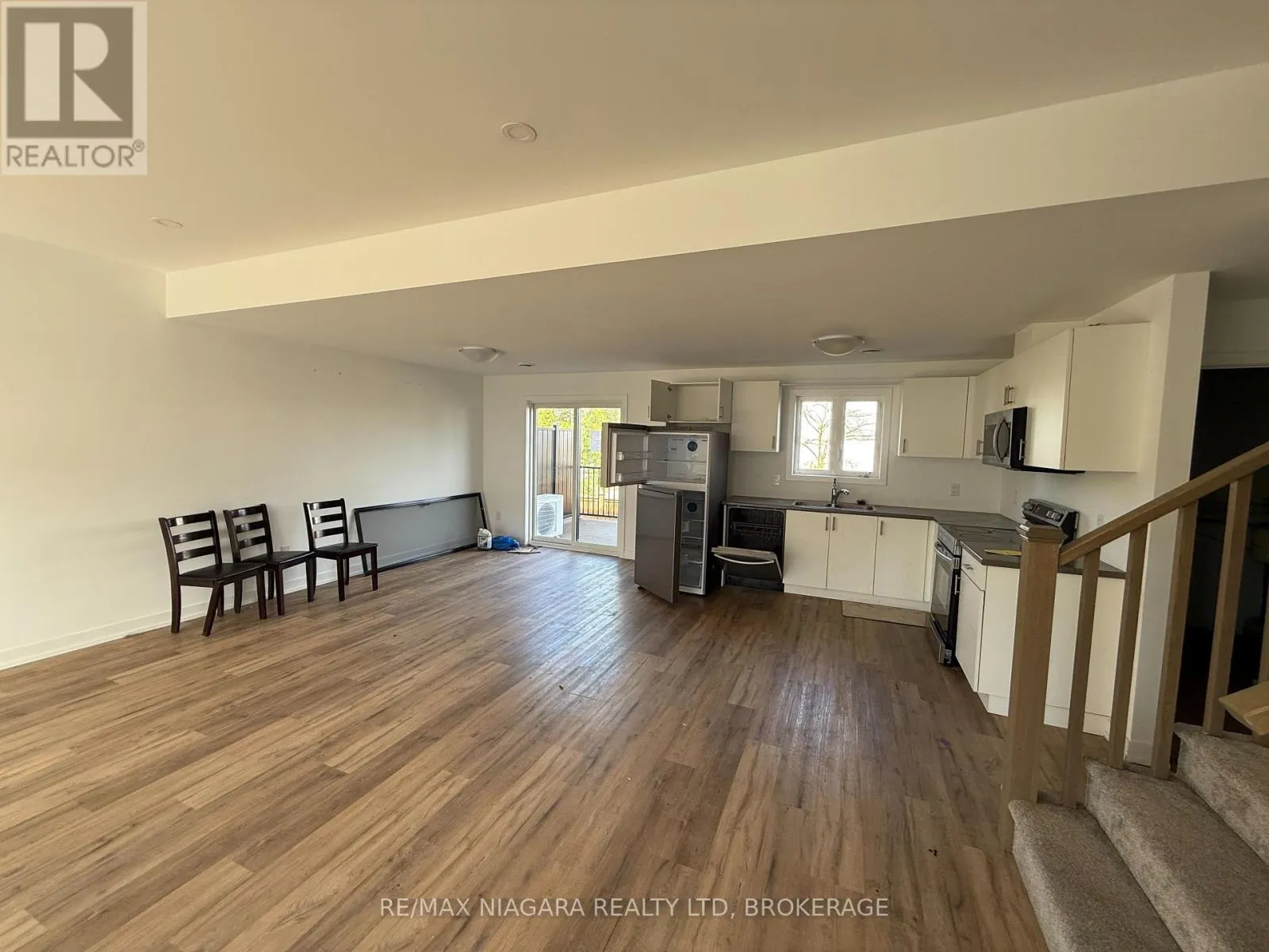 824 - 4263 FOURTH AVENUE #824