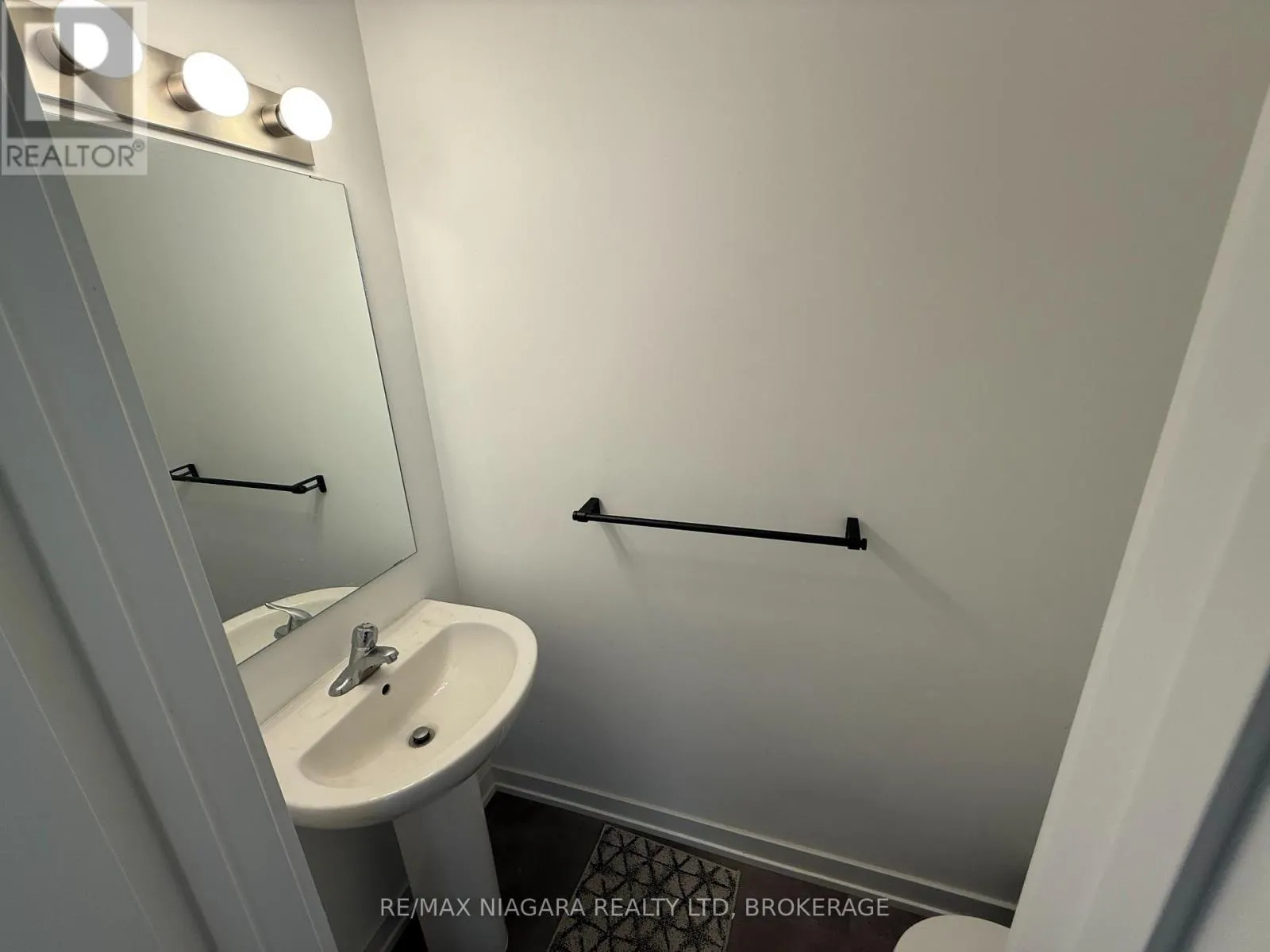 824 - 4263 FOURTH AVENUE #824