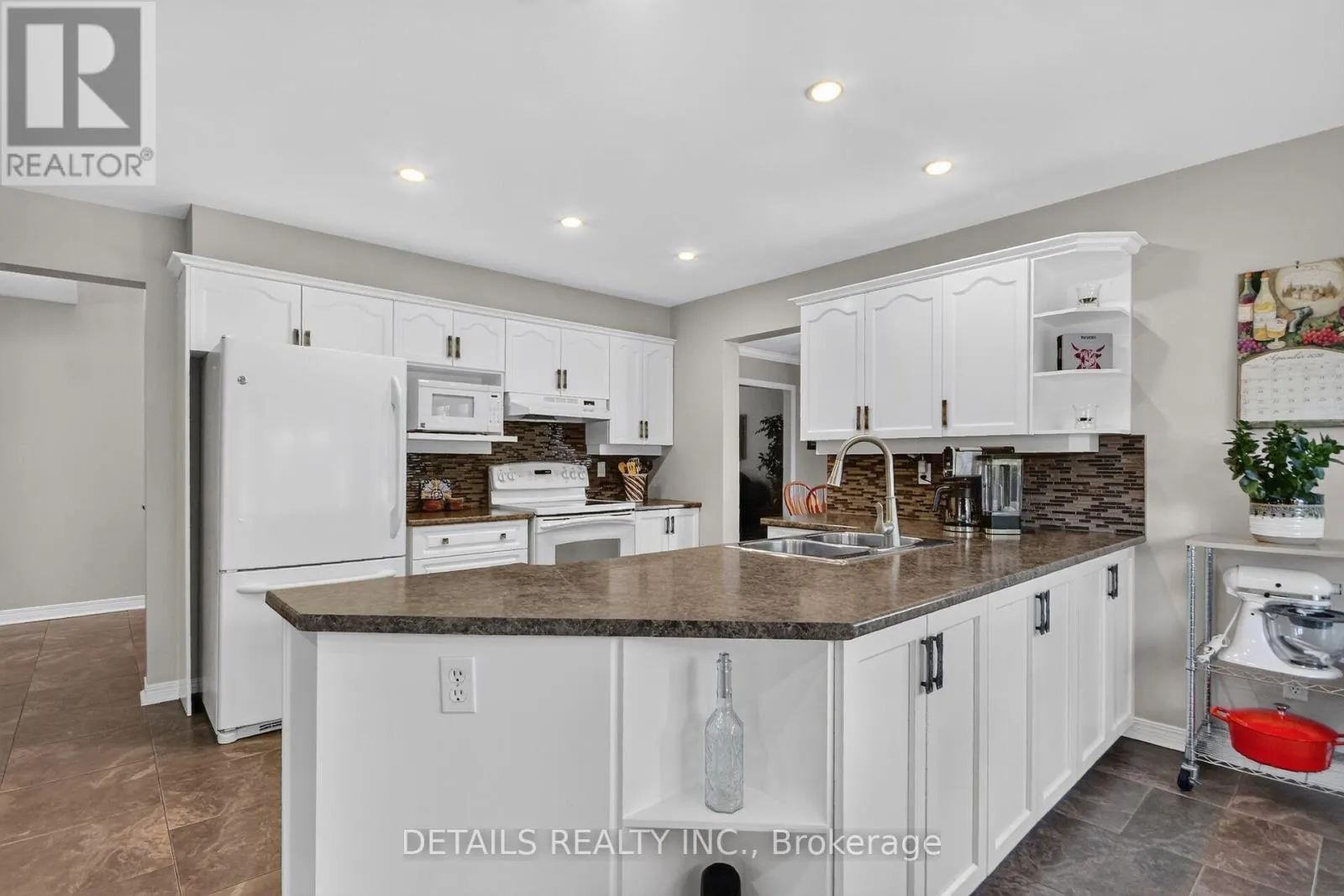10 FOREST CREEK DRIVE
