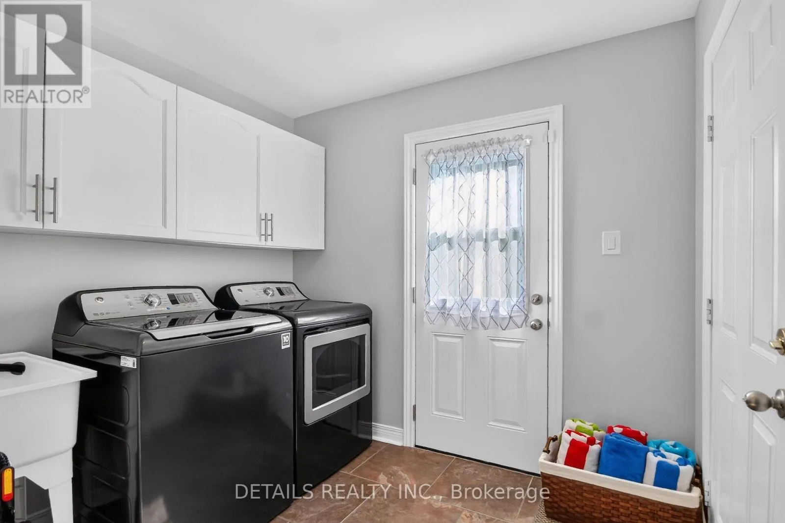 10 FOREST CREEK DRIVE