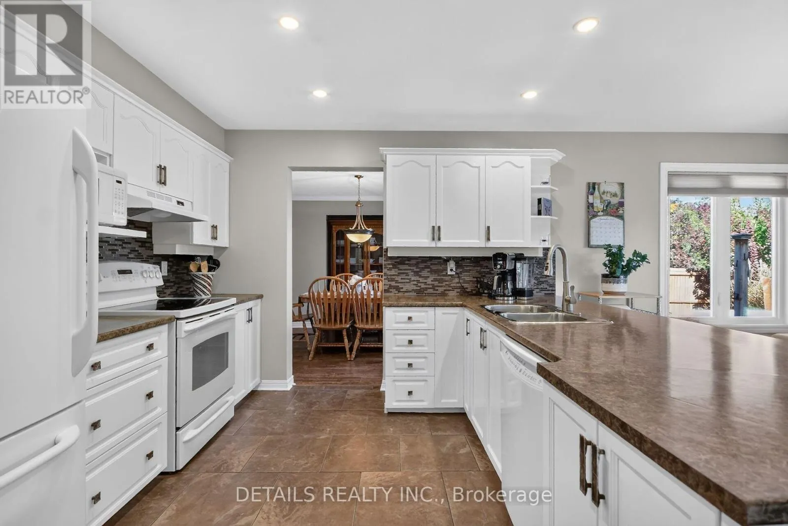 10 FOREST CREEK DRIVE