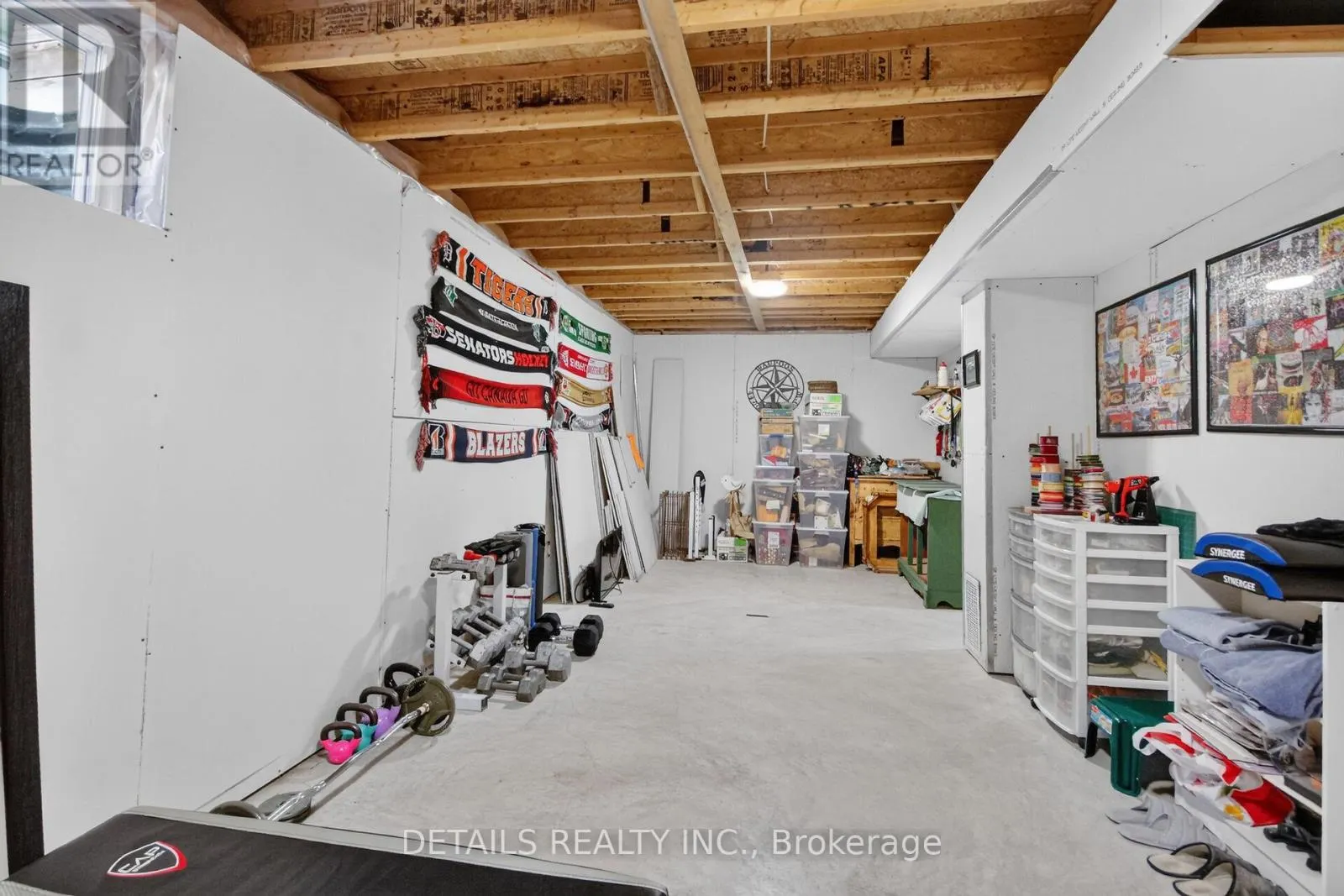 10 FOREST CREEK DRIVE