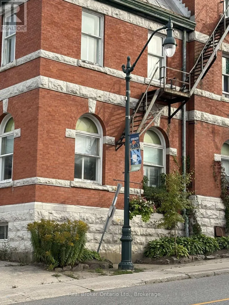 M4 - 49 MANITOBA STREET #M4