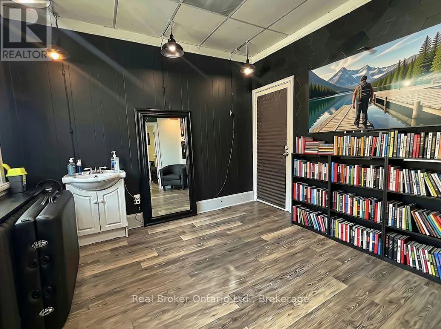 M4 - 49 MANITOBA STREET #M4