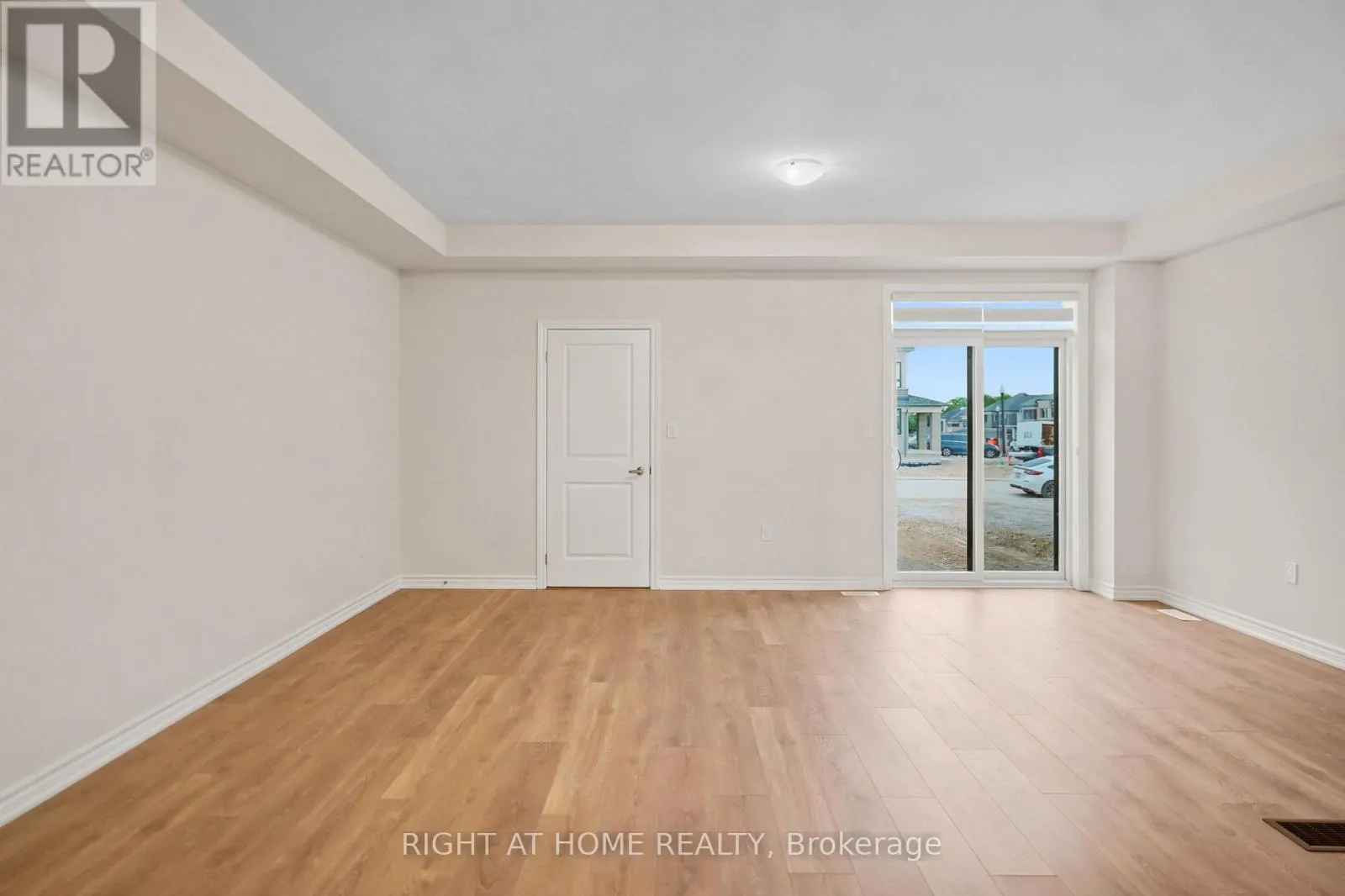 1128 PERIWINKLE CRESCENT