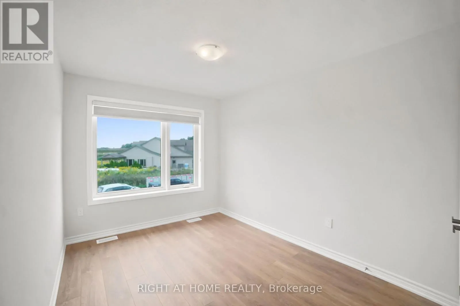 1128 PERIWINKLE CRESCENT