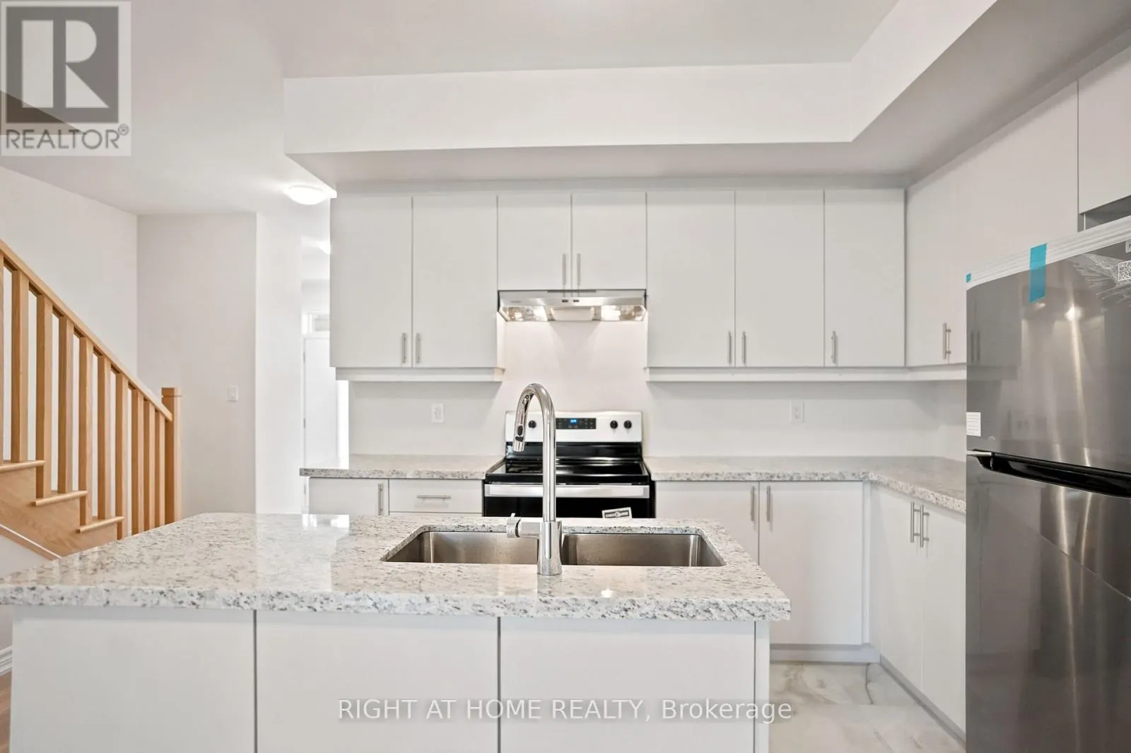 1128 PERIWINKLE CRESCENT