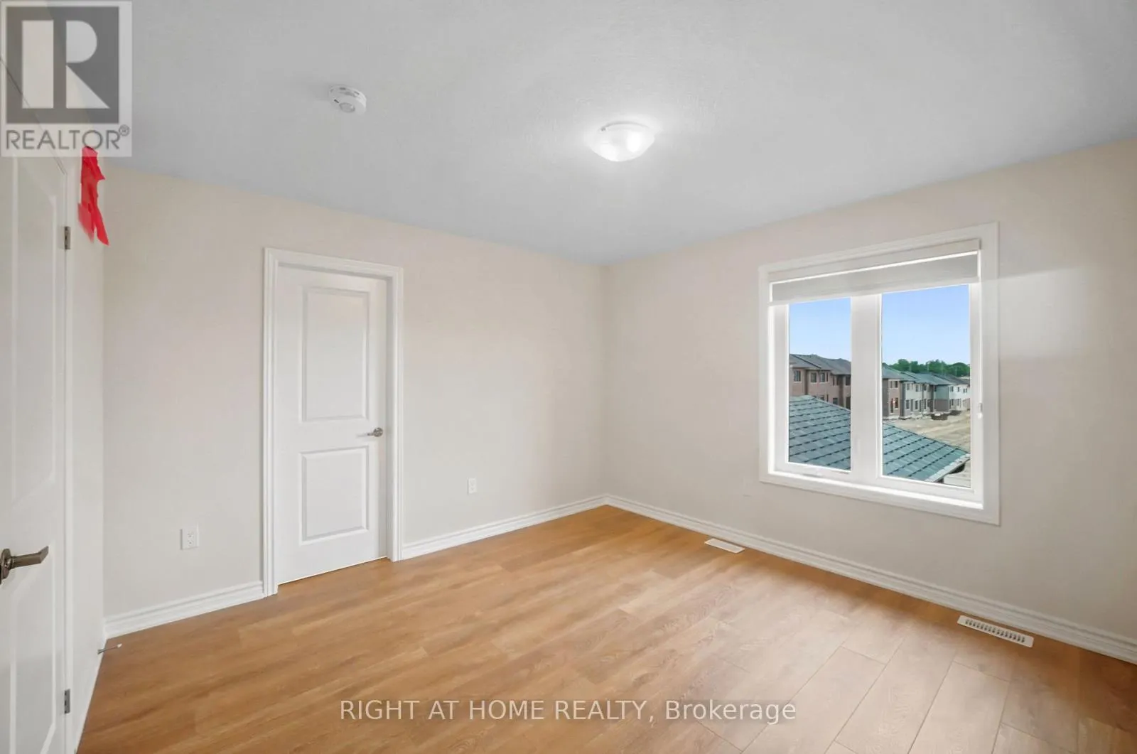 1128 PERIWINKLE CRESCENT
