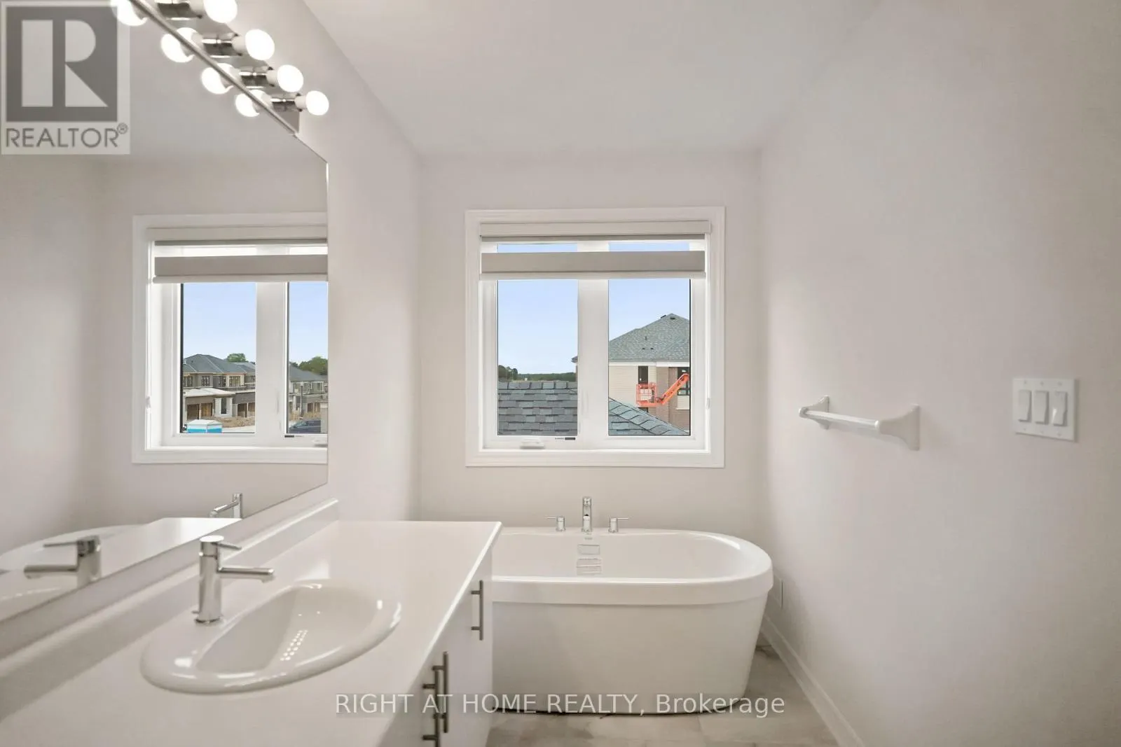 1128 PERIWINKLE CRESCENT