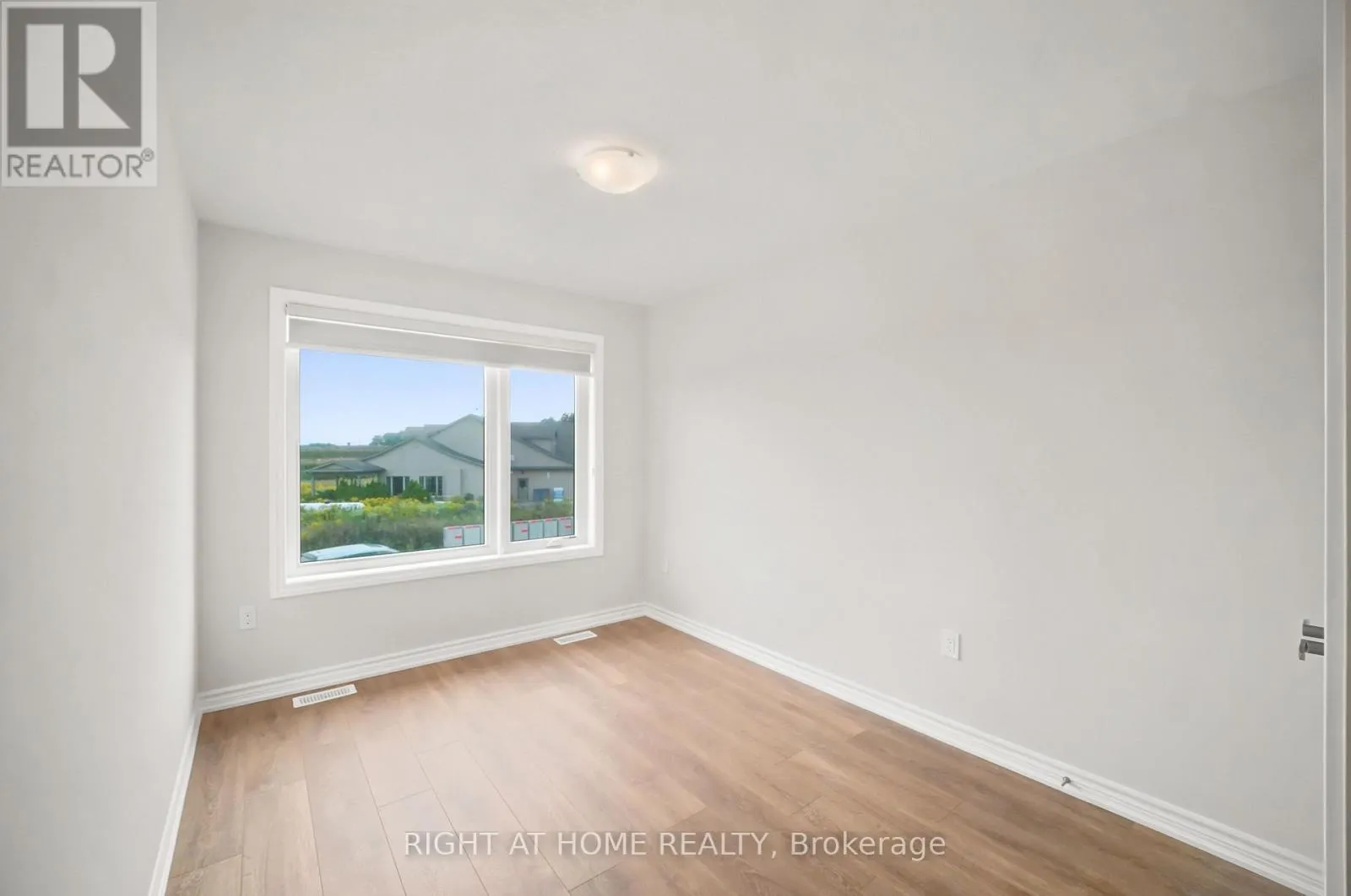 1128 PERIWINKLE CRESCENT