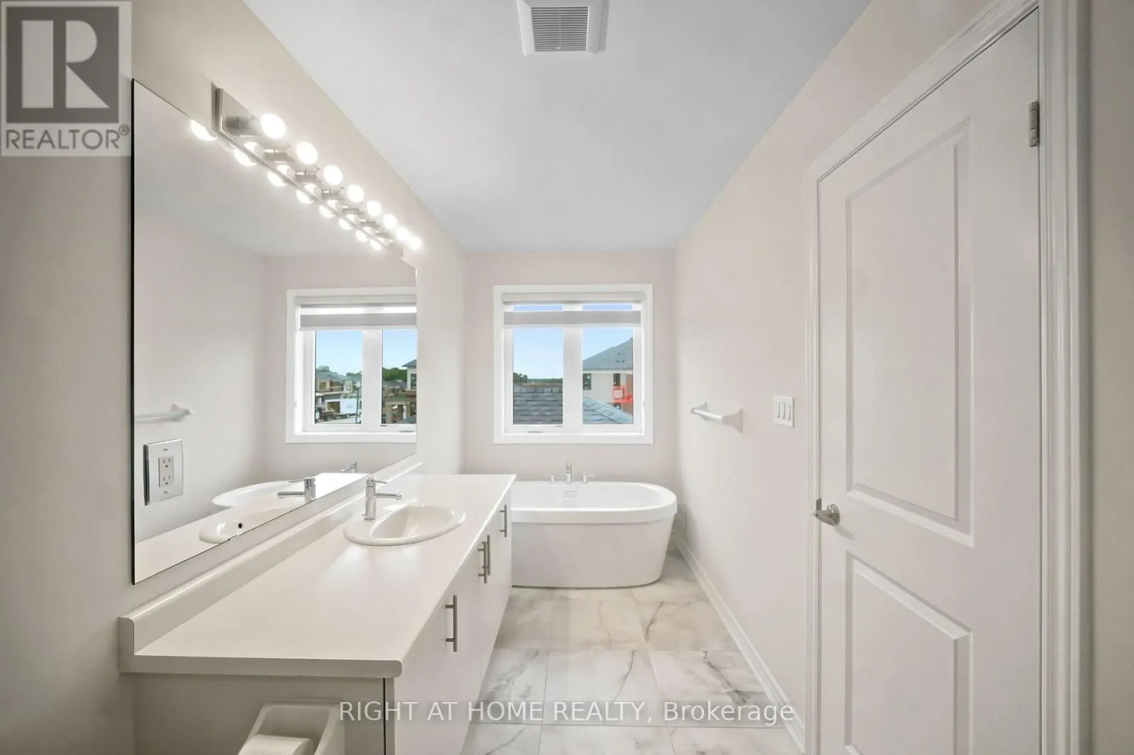 1128 PERIWINKLE CRESCENT