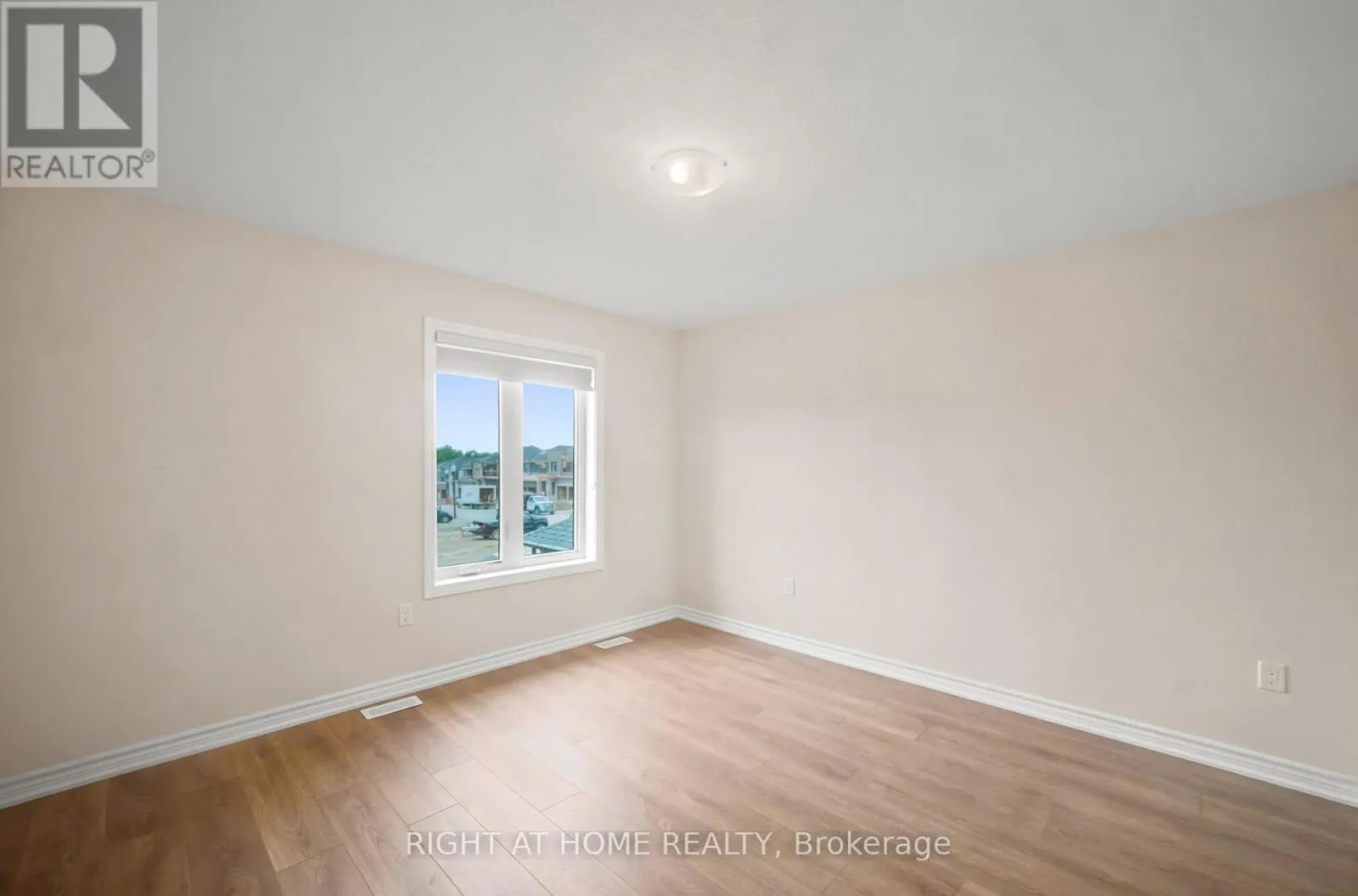 1128 PERIWINKLE CRESCENT
