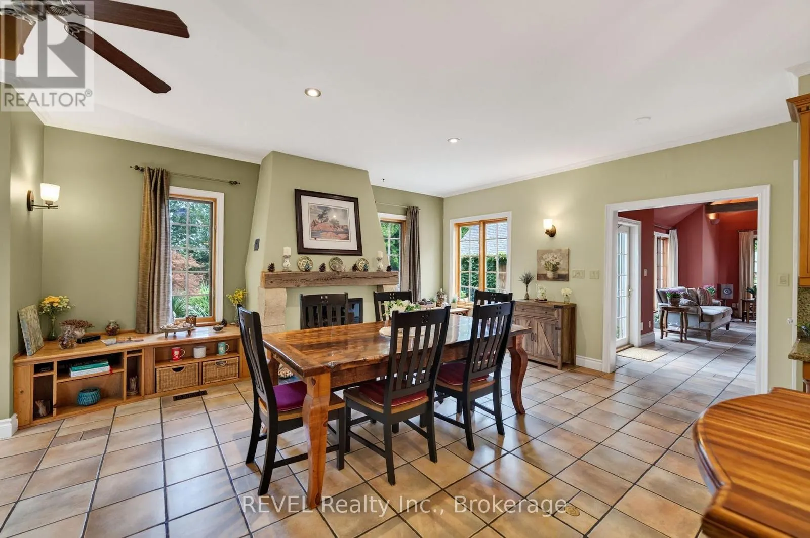169 JOHN STREET W