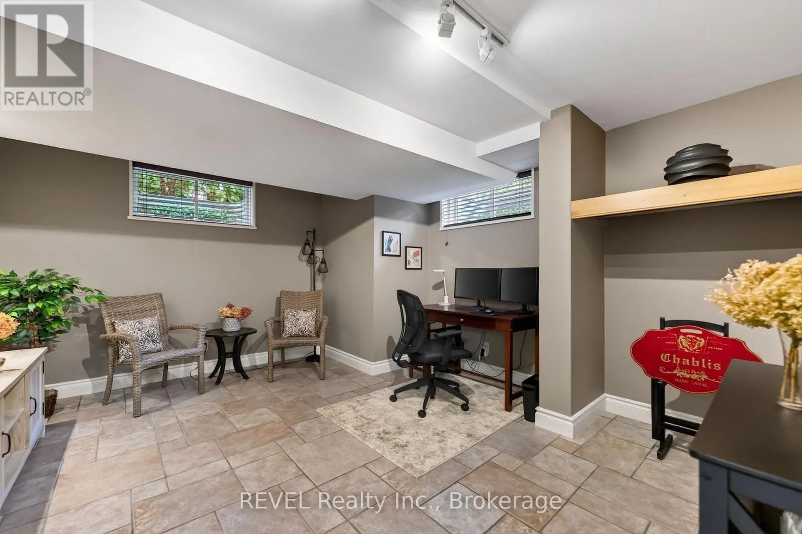 169 JOHN STREET W