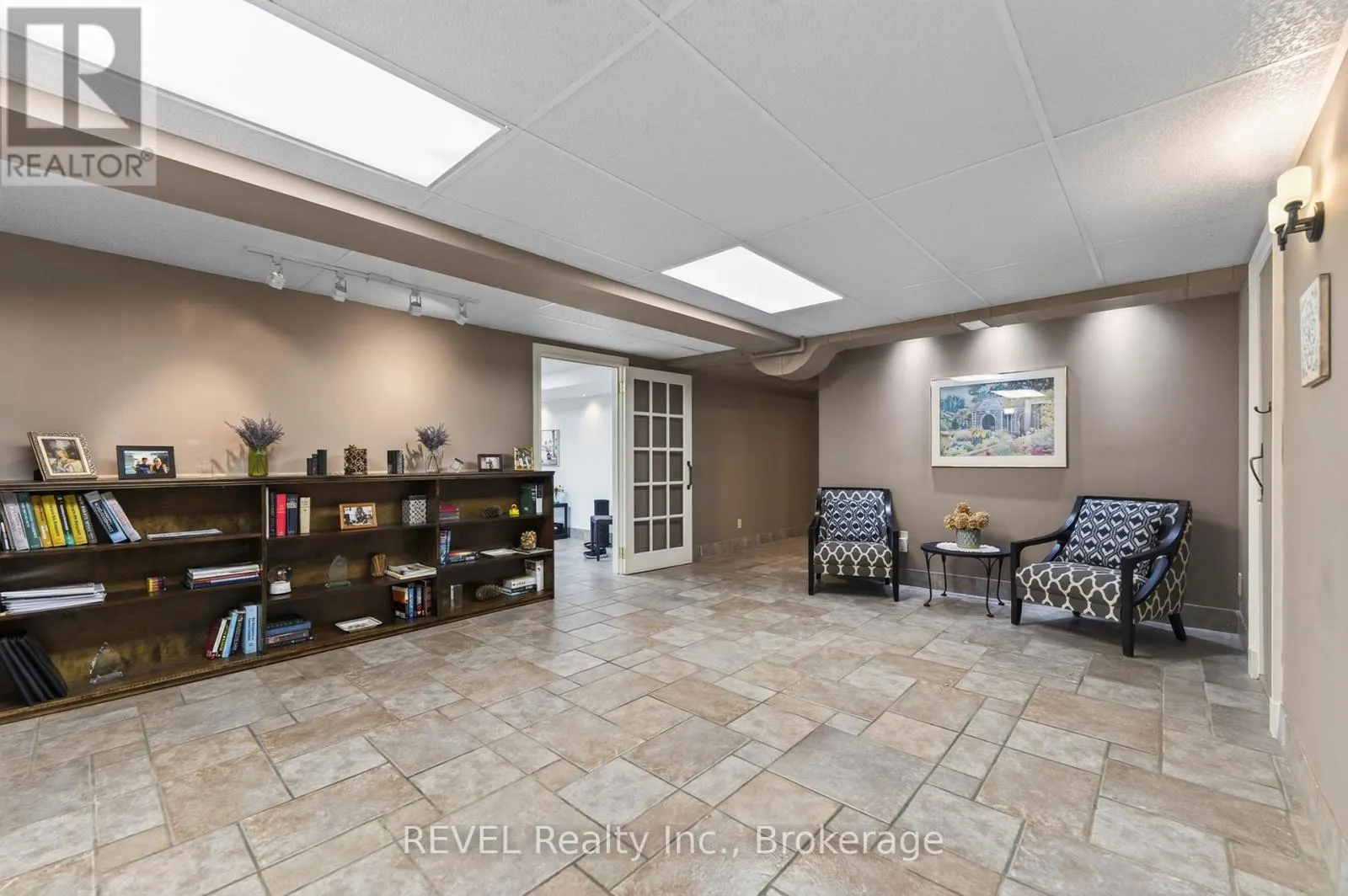 169 JOHN STREET W