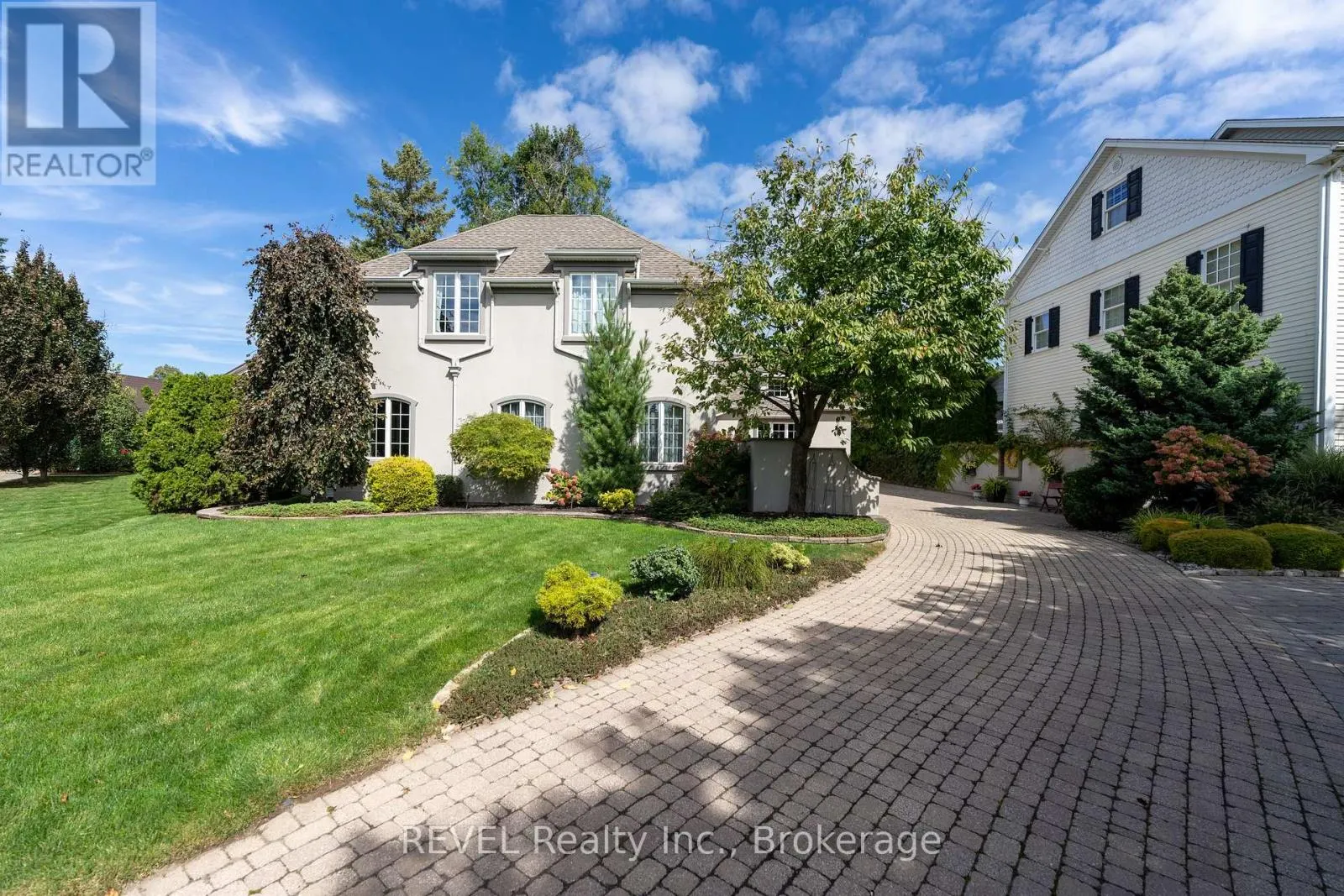 169 JOHN STREET W