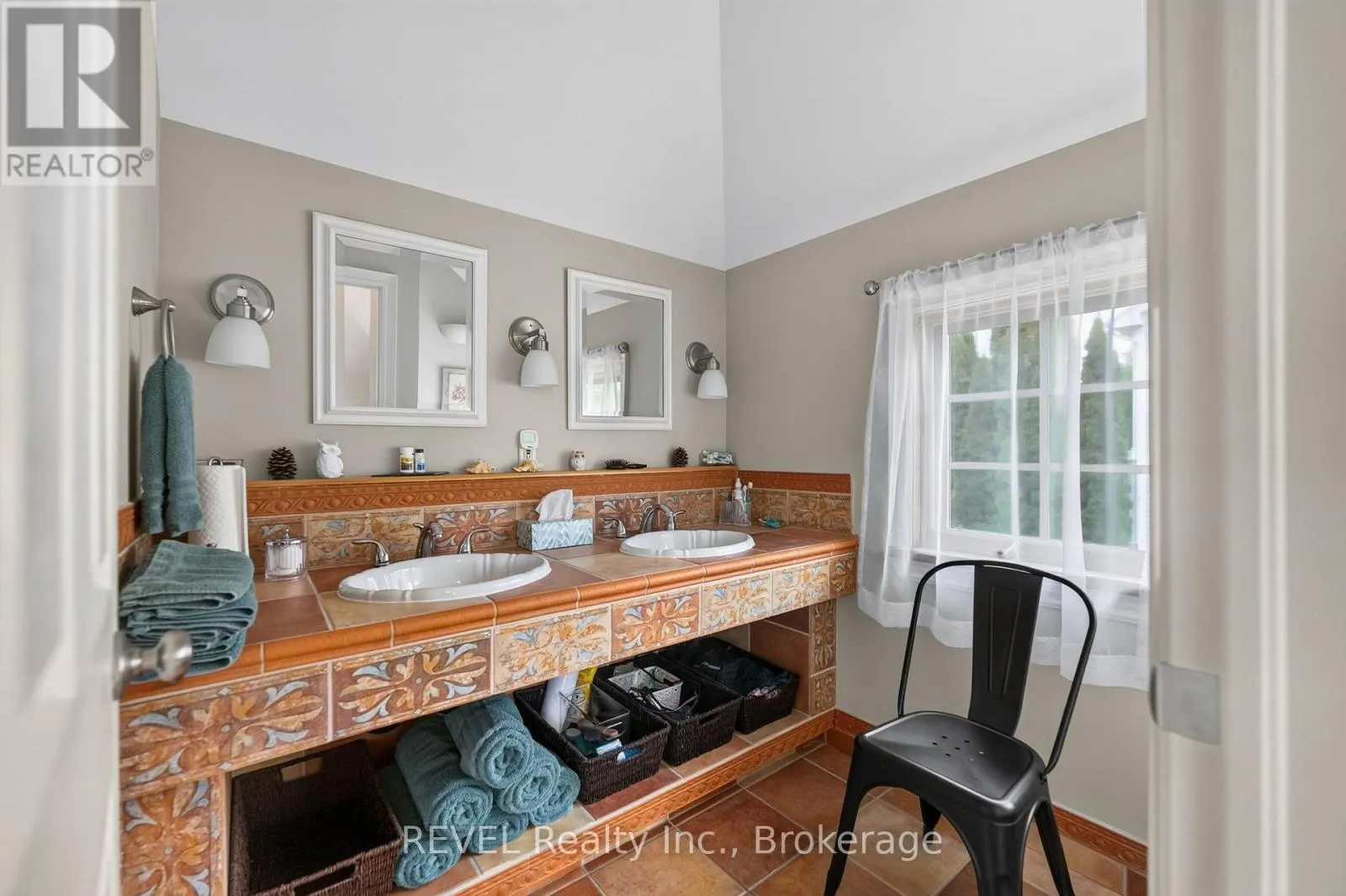 169 JOHN STREET W