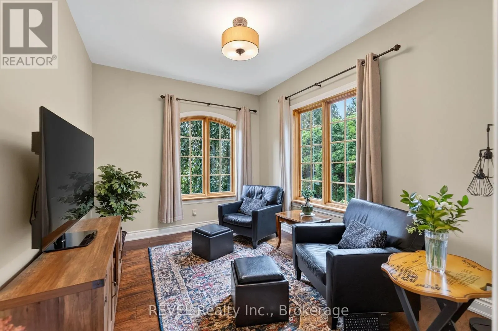 169 JOHN STREET W
