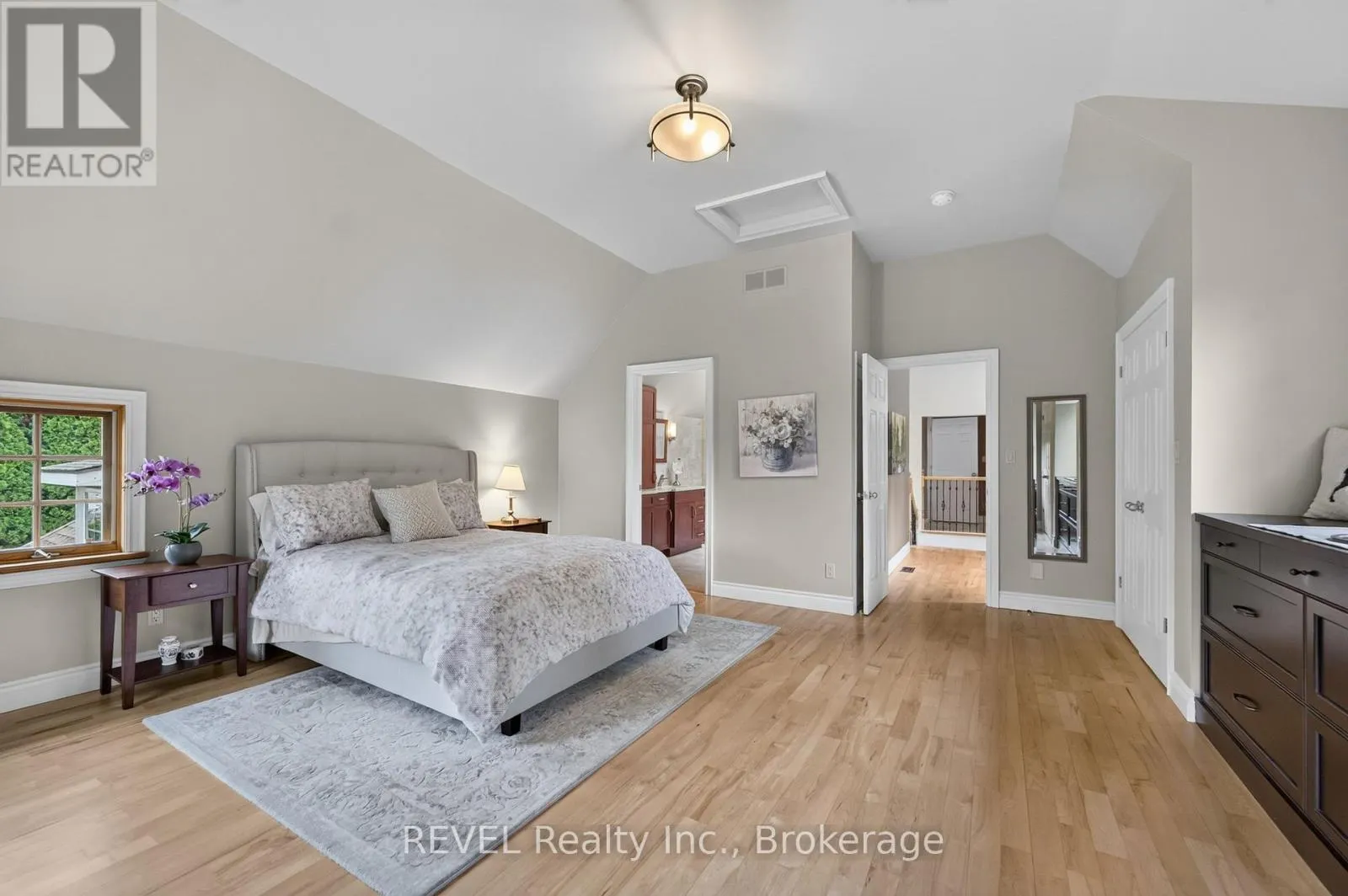 169 JOHN STREET W