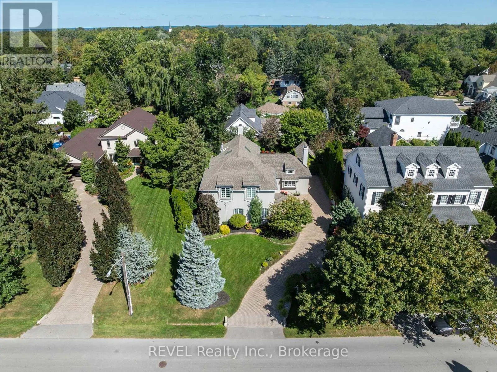 169 JOHN STREET W