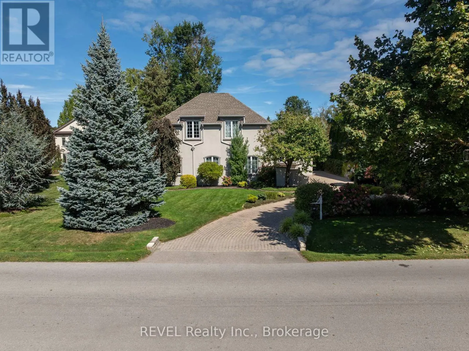 169 JOHN STREET W