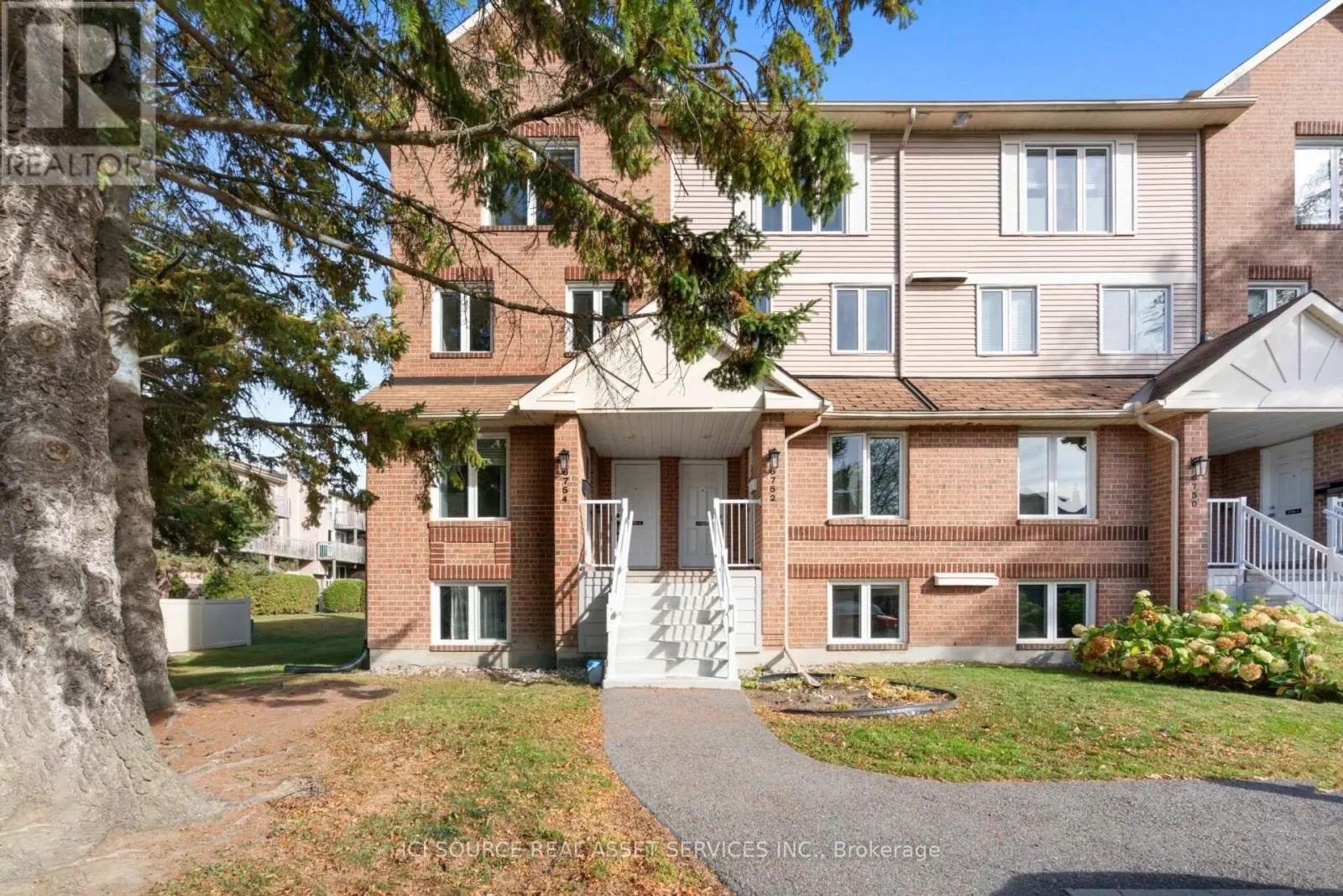 6754B JEANNE-D'ARC BOULEVARD N