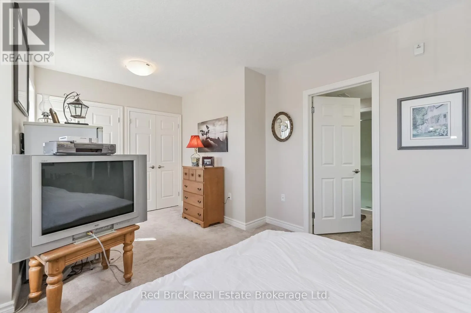 207 - 6492 GERRIE ROAD #207