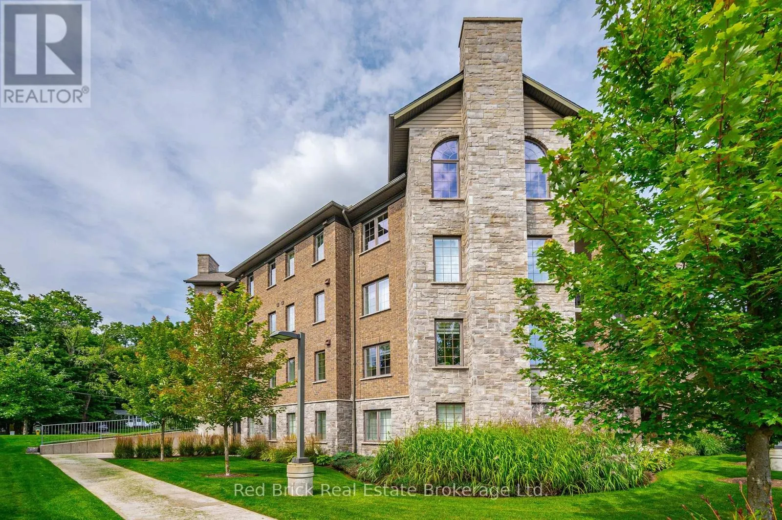 207 - 6492 GERRIE ROAD #207