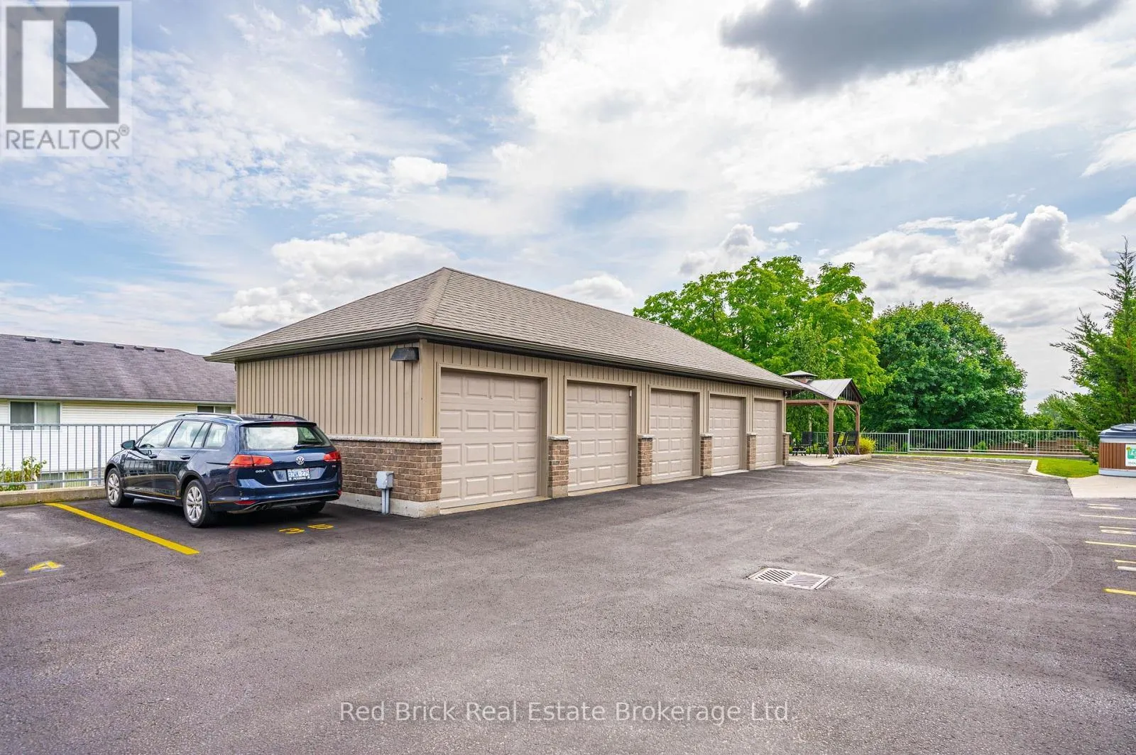 207 - 6492 GERRIE ROAD #207