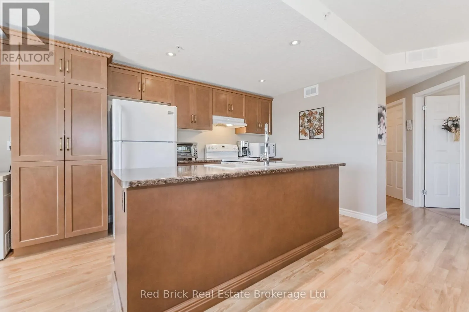 207 - 6492 GERRIE ROAD #207
