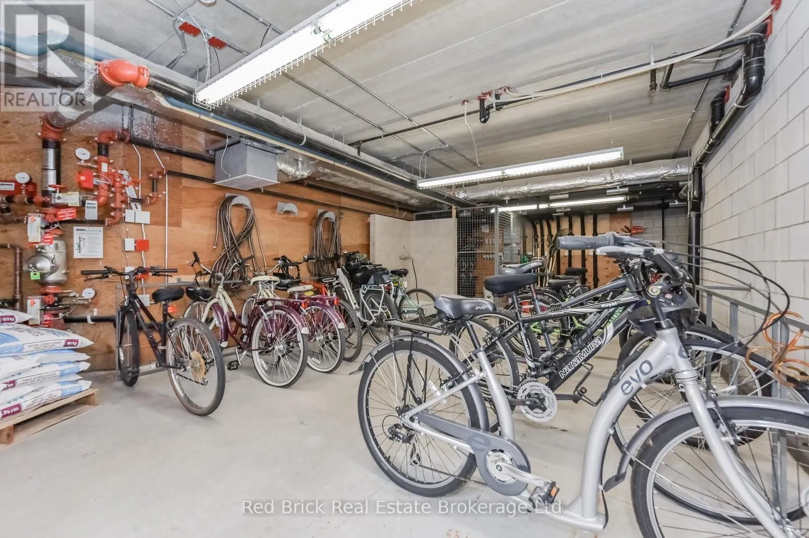 207 - 6492 GERRIE ROAD #207